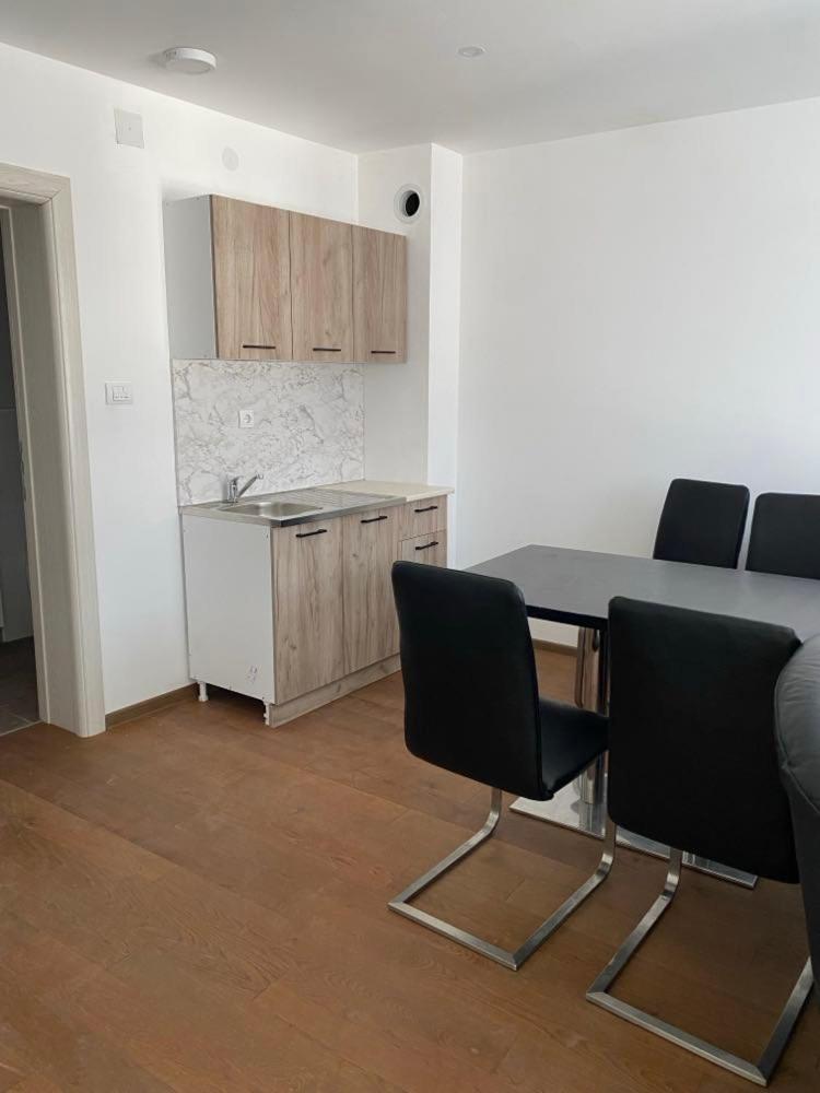 Sandra Apartmani Vrsac Buitenkant foto