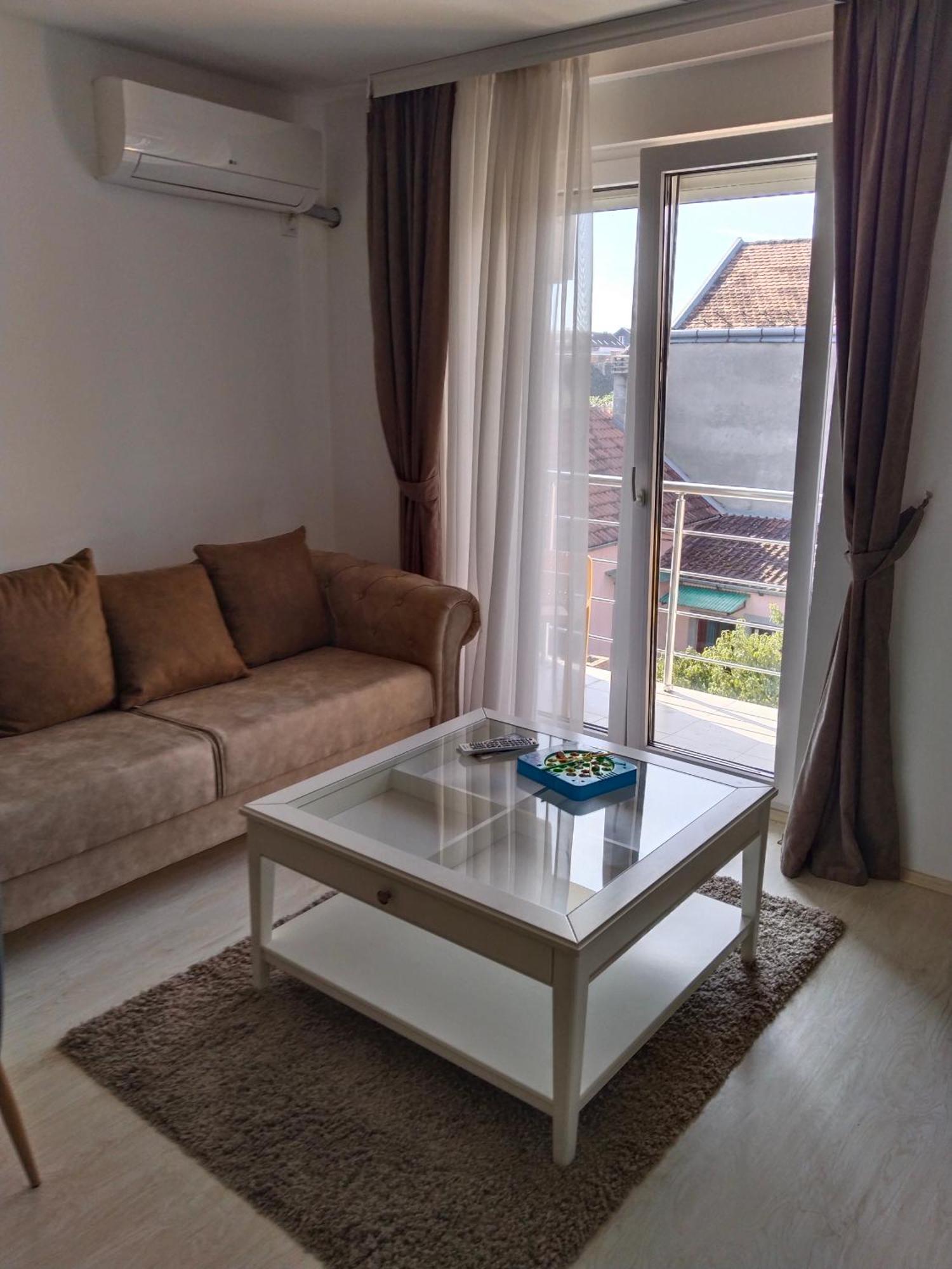 Sandra Apartmani Vrsac Buitenkant foto